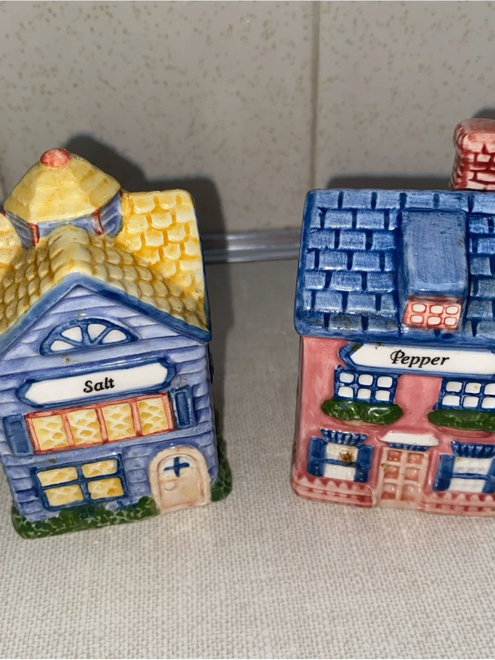 Avon VTG Cottage Collection House Salt and Pepper Shakers Set – 1997 Ceramic